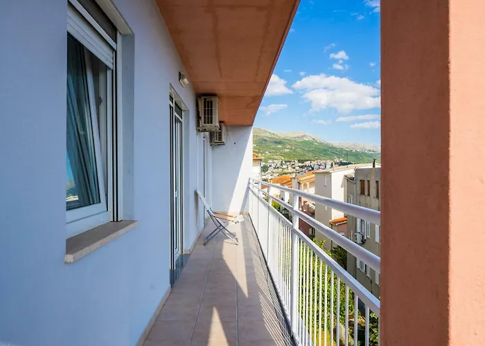 Apartment Lotus Split